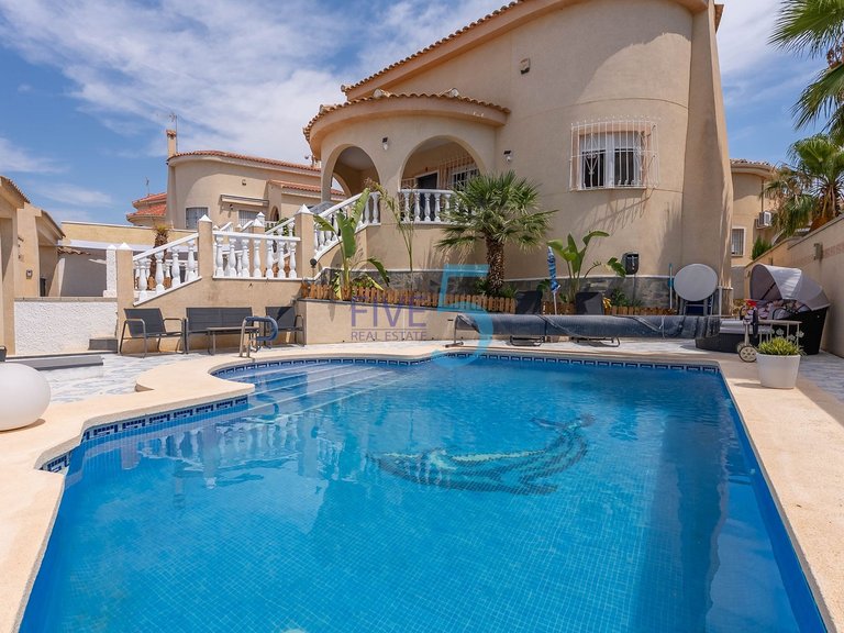 Villa for Sale in Alicante, Valencia 1