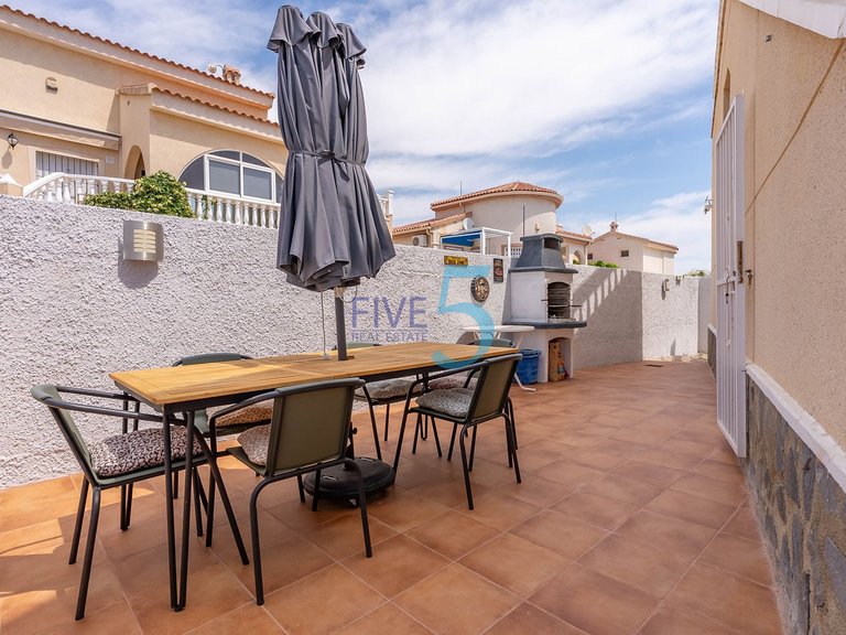 Villa for Sale in Alicante, Valencia 28