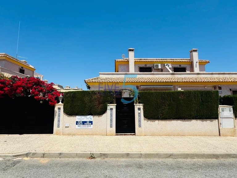 Villa for Sale in Alicante, Valencia 28