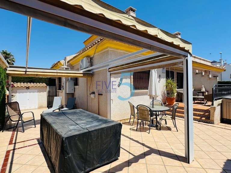 Villa for Sale in Alicante, Valencia 25