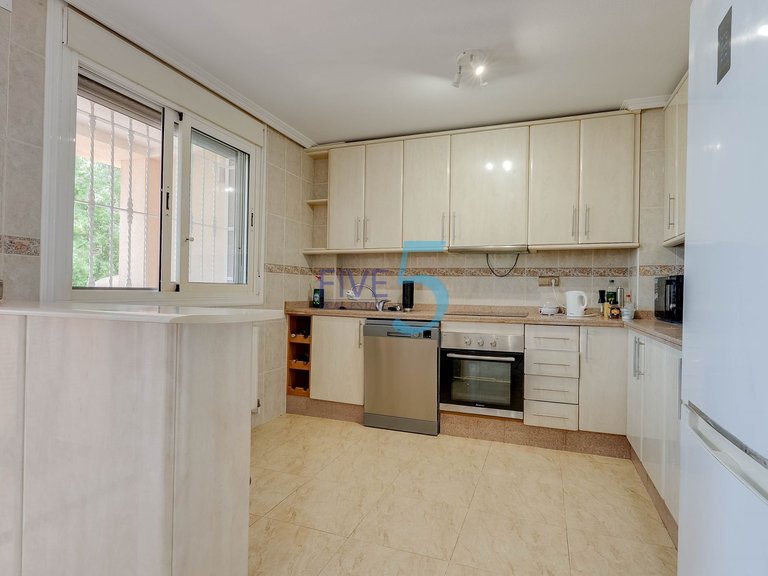 Villa for Sale in Alicante, Valencia 10
