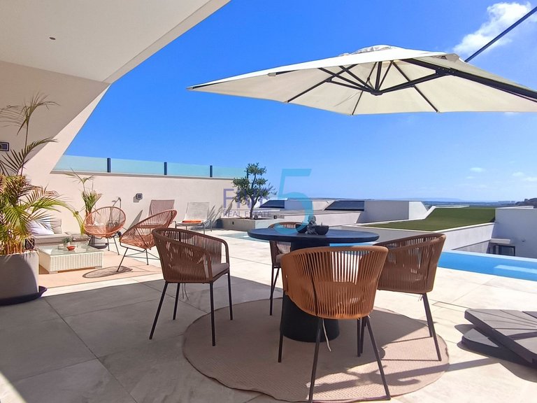 Villa for Sale in Alicante, Valencia 3