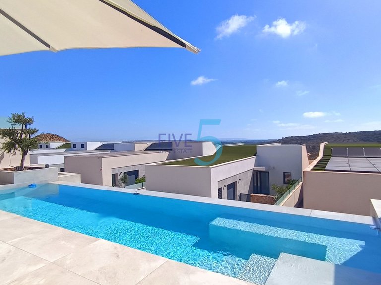 Villa for Sale in Alicante, Valencia 6