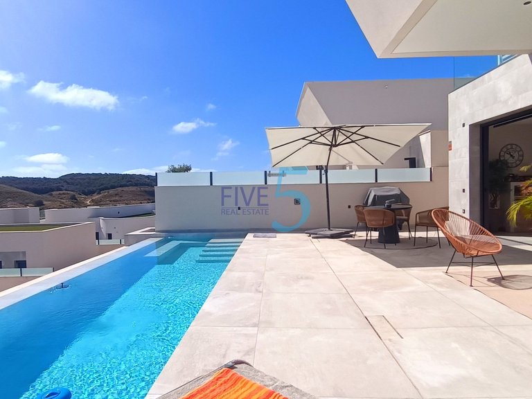 Villa for Sale in Alicante, Valencia 10