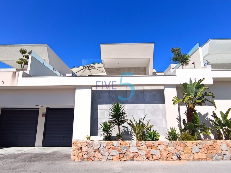 Villa for Sale in Alicante, Valencia 4