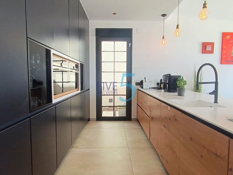 Villa for Sale in Alicante, Valencia 19