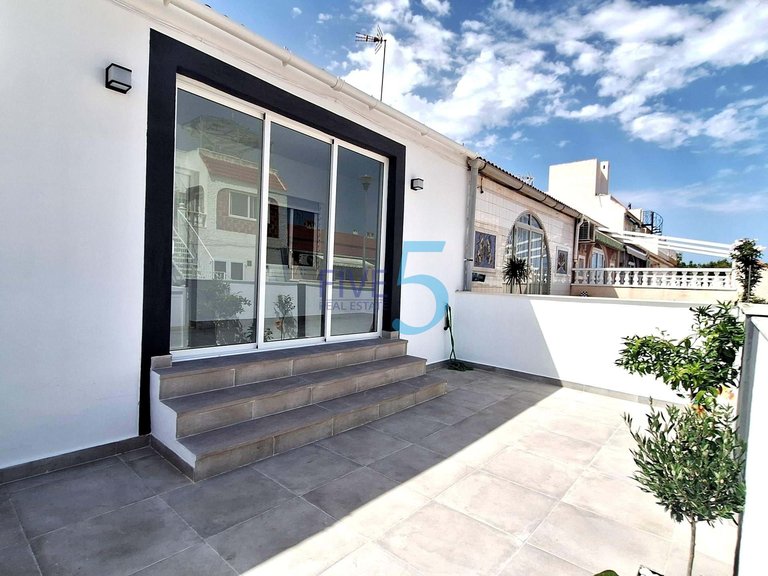 Penthouse for Sale in Alicante, Valencia 1