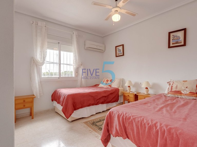 Villa for Sale in Alicante, Valencia 18