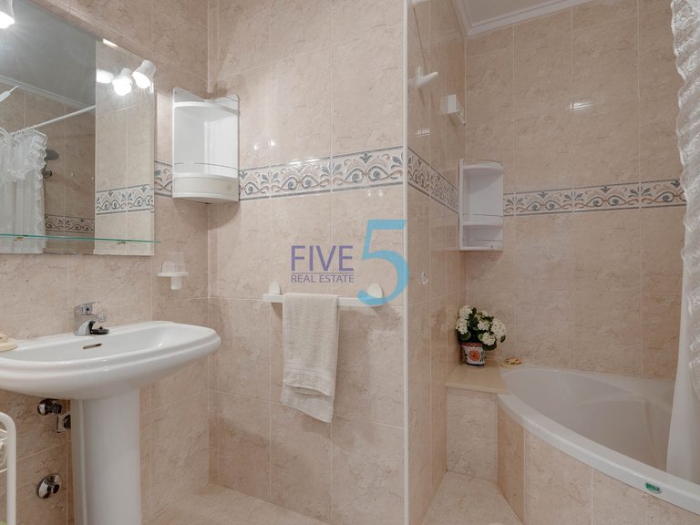 Villa for Sale in Alicante, Valencia 20