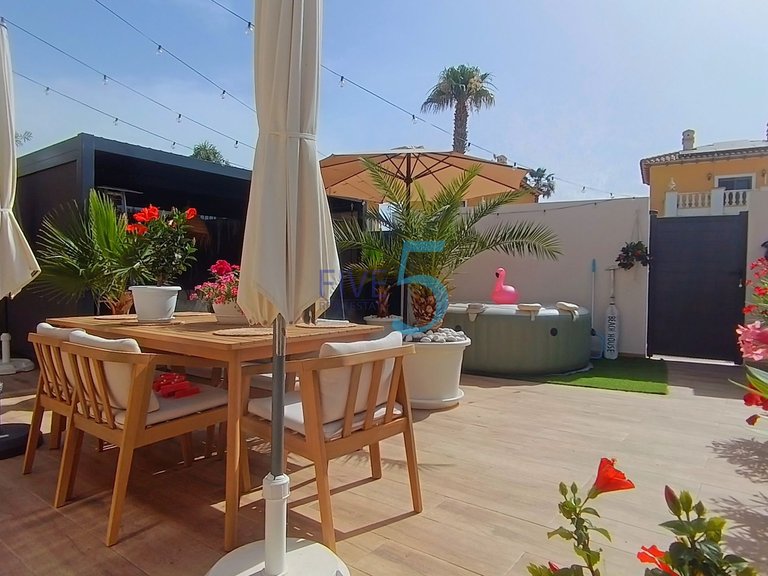 Villa for Sale in Alicante, Valencia 4