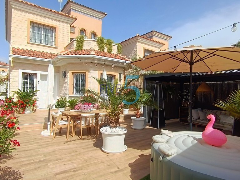 Villa for Sale in Alicante, Valencia 1