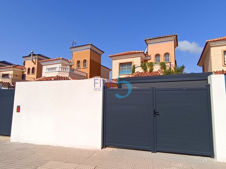 Villa for Sale in Alicante, Valencia 38