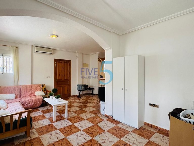 Villa for Sale in Alicante, Valencia 3
