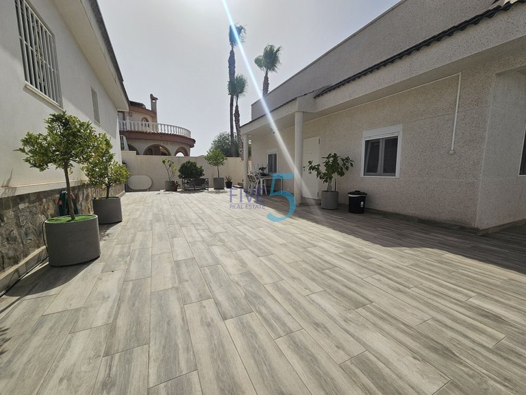 Villa for Sale in Alicante, Valencia 13
