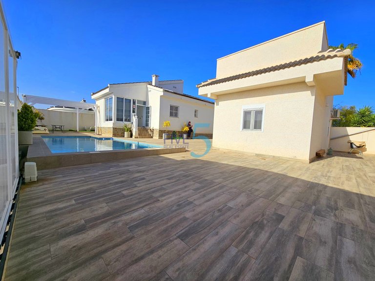 Villa for Sale in Alicante, Valencia 1