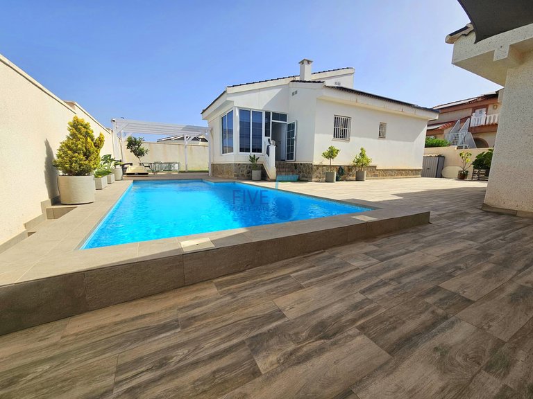 Villa for Sale in Alicante, Valencia 7