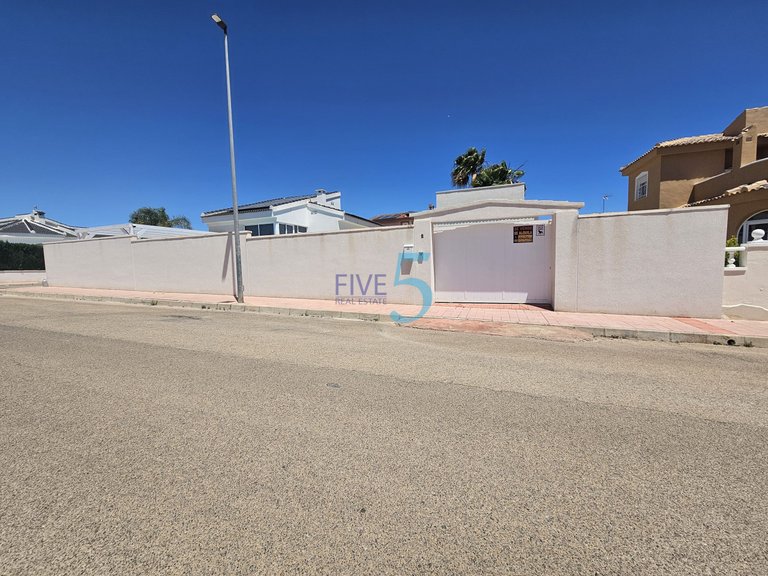 Villa for Sale in Alicante, Valencia 6