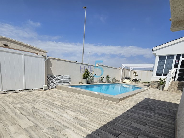 Villa for Sale in Alicante, Valencia 8