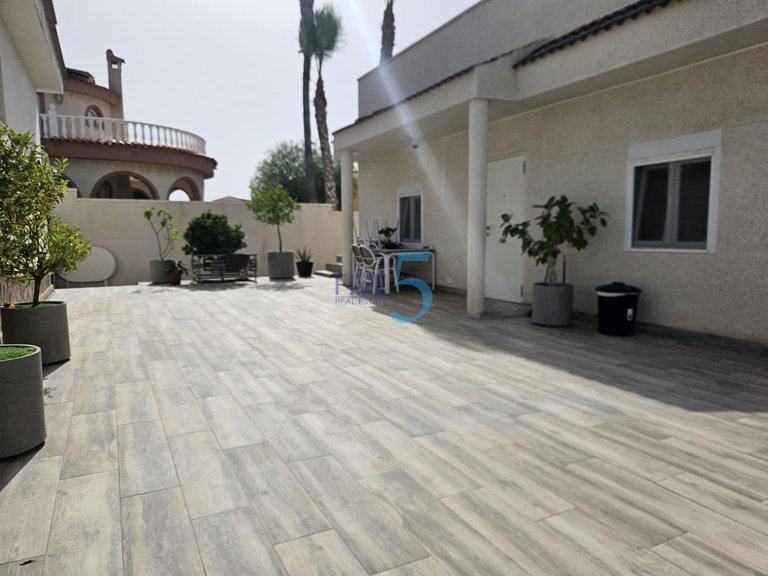 Villa for Sale in Alicante, Valencia 9