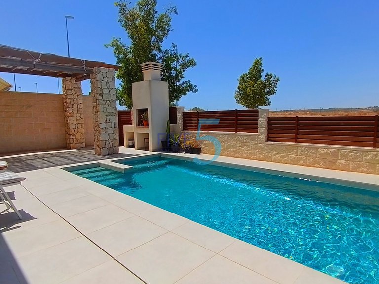 Villa for Sale in Alicante, Valencia 2