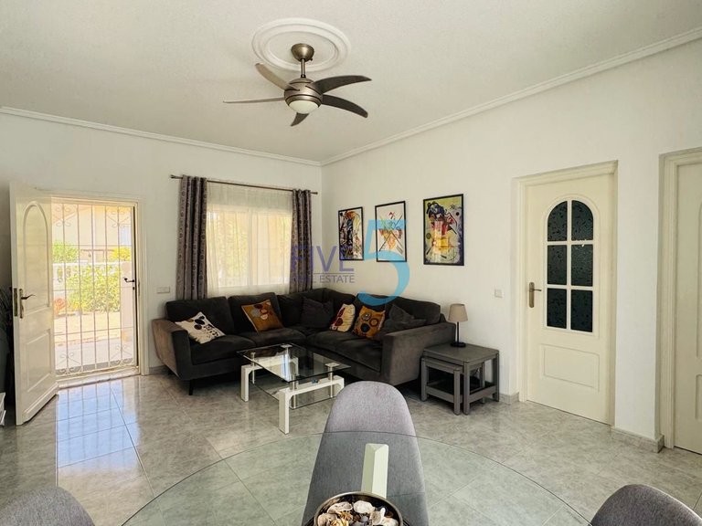 Villa for Sale in Alicante, Valencia 7