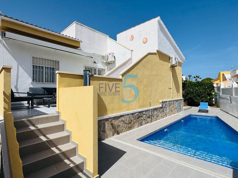 Villa for Sale in Alicante, Valencia 1