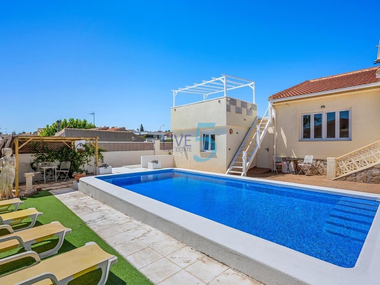 Villa for Sale in Alicante, Valencia 10