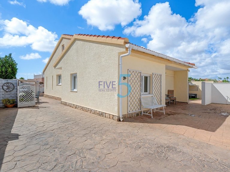 Villa for Sale in Alicante, Valencia 14