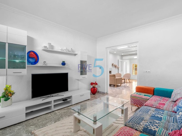 Villa for Sale in Alicante, Valencia 3