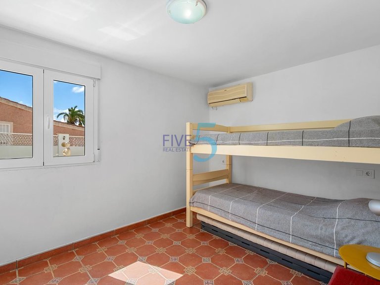 Villa for Sale in Alicante, Valencia 36