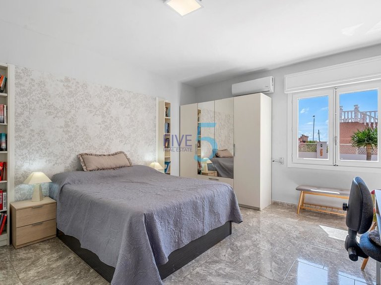 Villa for Sale in Alicante, Valencia 26