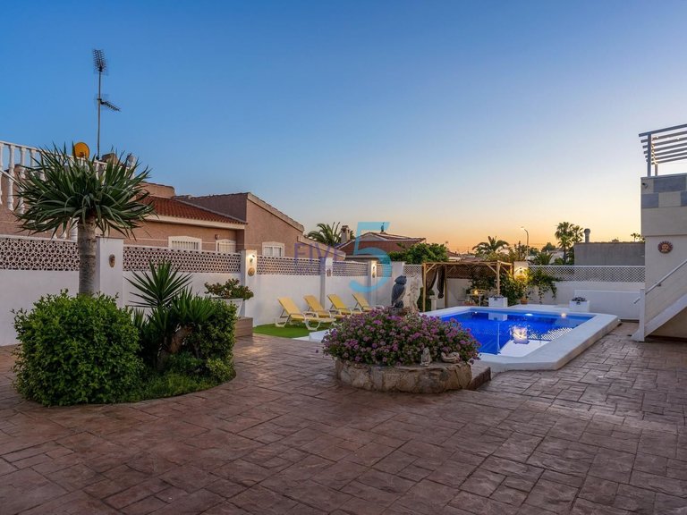 Villa for Sale in Alicante, Valencia 11