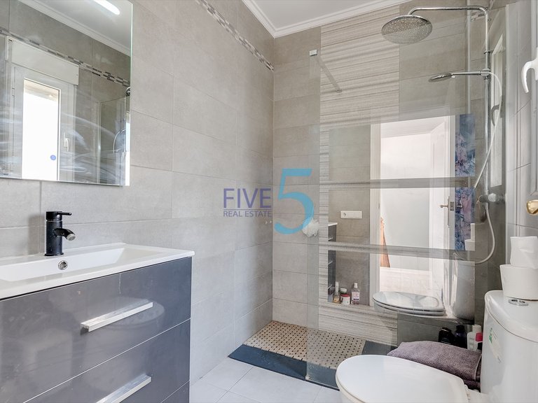 Villa for Sale in Alicante, Valencia 18
