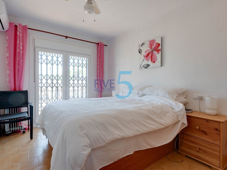 Villa for Sale in Alicante, Valencia 16
