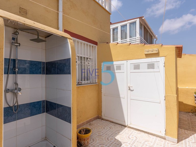 Villa for Sale in Alicante, Valencia 28