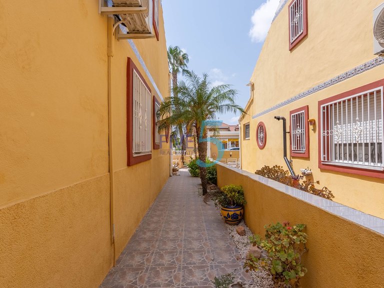 Villa for Sale in Alicante, Valencia 29