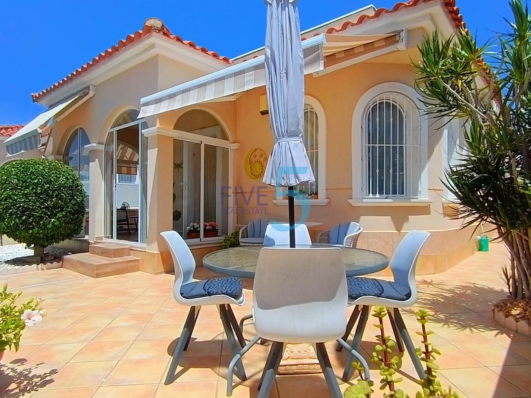 Villa for Sale in Alicante, Valencia 28