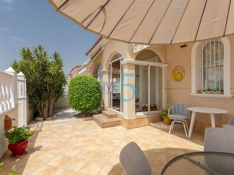 Villa for Sale in Alicante, Valencia 4