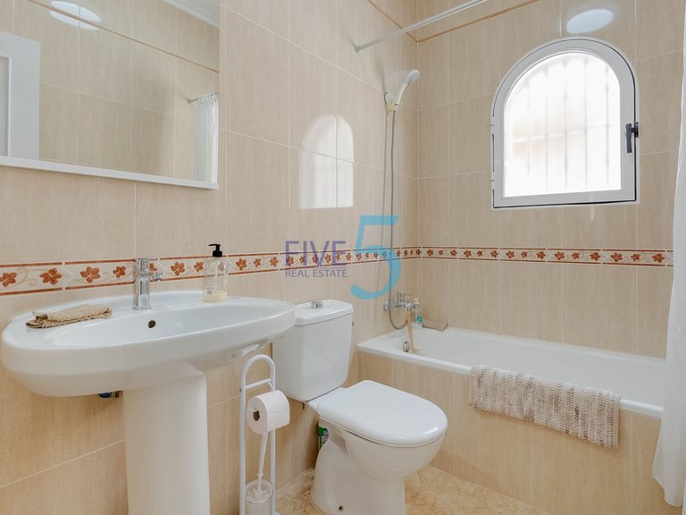 Villa for Sale in Alicante, Valencia 16