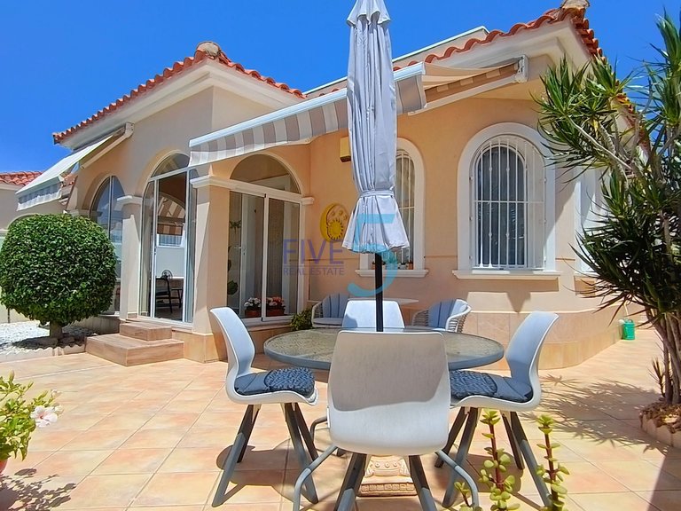 Villa for Sale in Alicante, Valencia 1