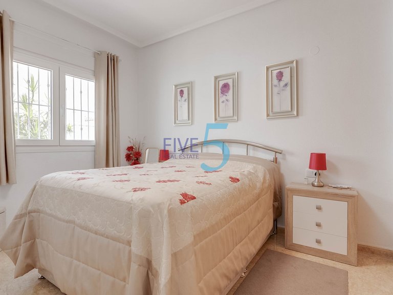 Villa for Sale in Alicante, Valencia 14
