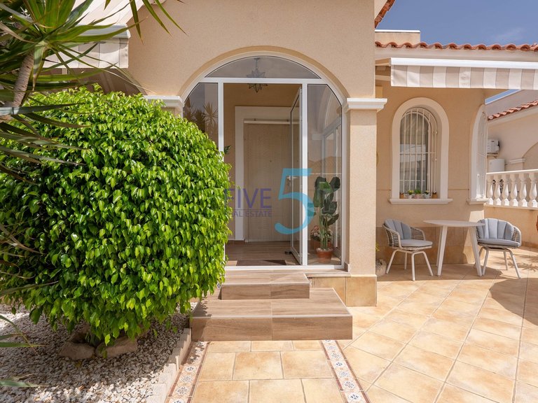 Villa for Sale in Alicante, Valencia 3
