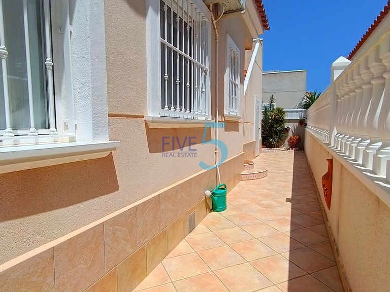Villa for Sale in Alicante, Valencia 31
