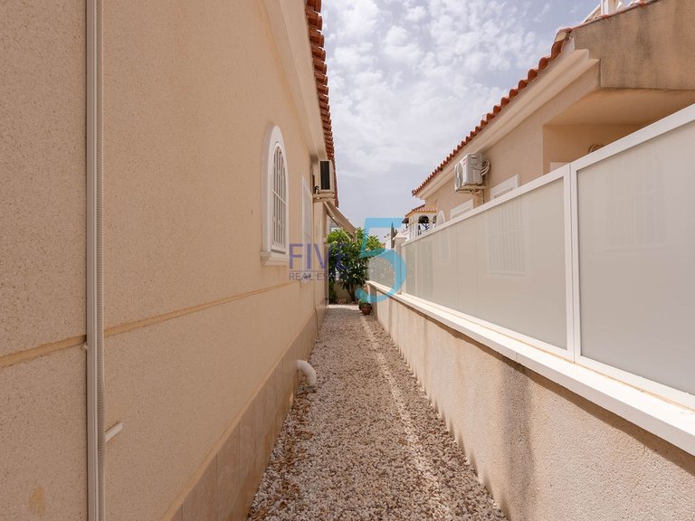 Villa for Sale in Alicante, Valencia 41