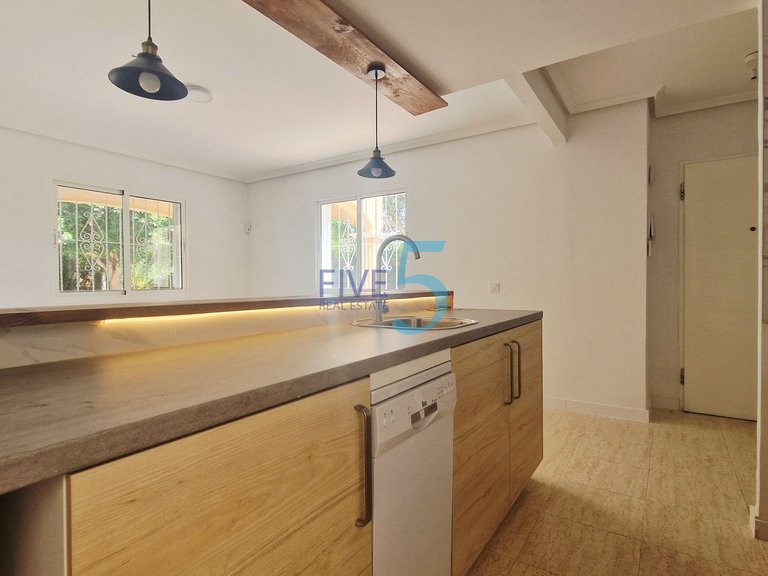 Villa for Sale in Alicante, Valencia 11
