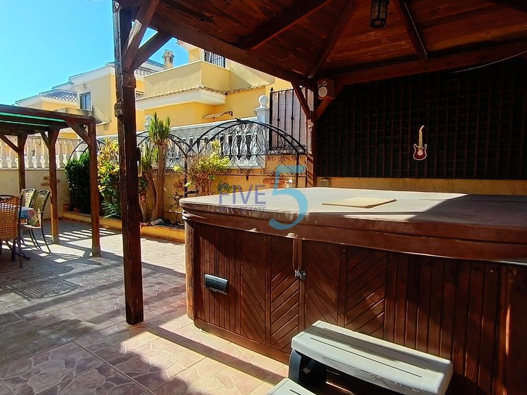 Villa for Sale in Alicante, Valencia 2