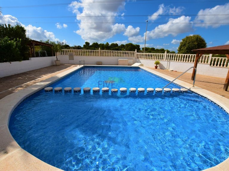 Villa for Sale in Alicante, Valencia 4