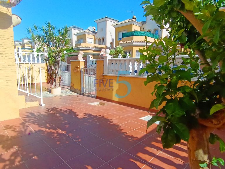 Villa for Sale in Alicante, Valencia 10