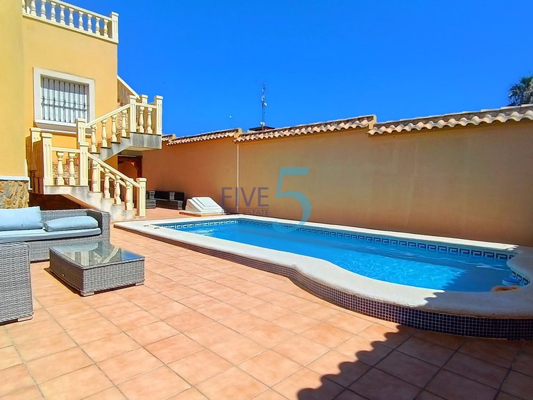 Villa for Sale in Alicante, Valencia 7