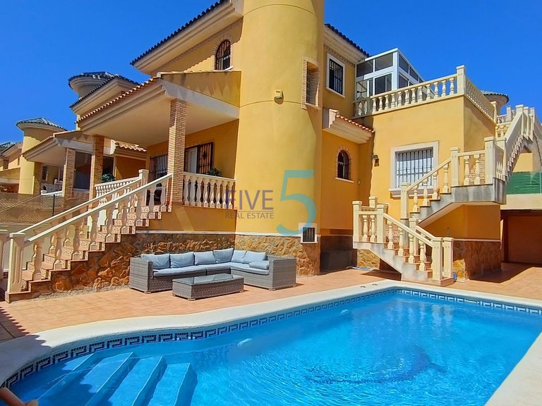 Villa for Sale in Alicante, Valencia 5